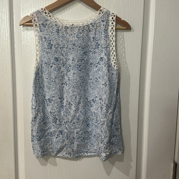 Cato size small sleeveless paisley blue and white top NWT - Picture 3 of 3